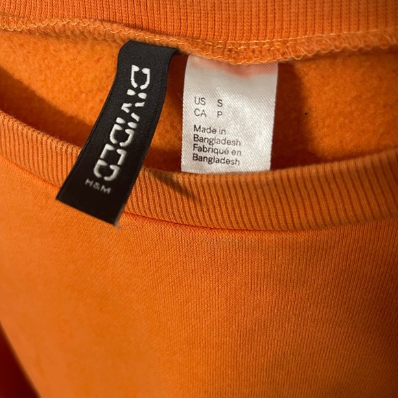 orange h&m crewneck - Picture 3 of 3